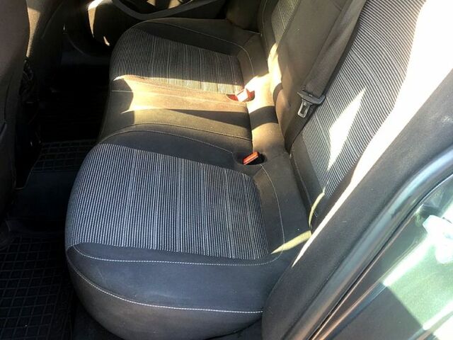 Серый Опель Инсигния, объемом двигателя 2 л и пробегом 220 тыс. км за 6500 $, фото 2 на Automoto.ua