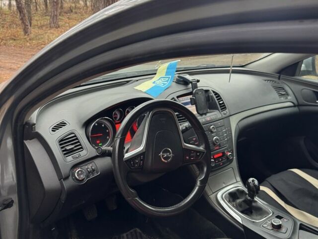 Серый Опель Инсигния, объемом двигателя 2 л и пробегом 352 тыс. км за 5600 $, фото 6 на Automoto.ua