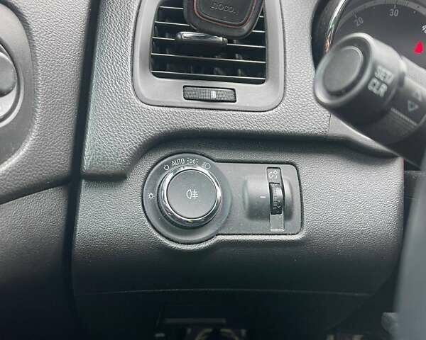 Серый Опель Инсигния, объемом двигателя 1.96 л и пробегом 297 тыс. км за 7400 $, фото 23 на Automoto.ua