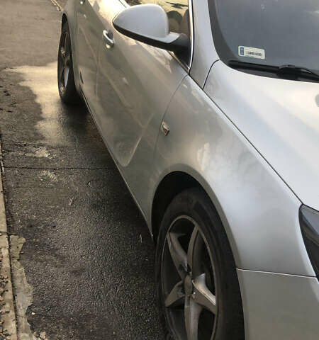 Серый Опель Инсигния, объемом двигателя 2 л и пробегом 260 тыс. км за 8000 $, фото 3 на Automoto.ua