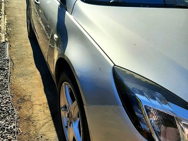 Сірий Опель Інсігнія, об'ємом двигуна 2 л та пробігом 245 тис. км за 7100 $, фото 4 на Automoto.ua