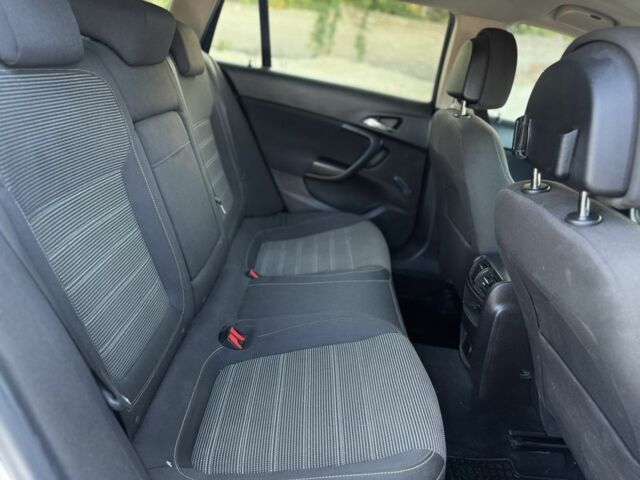 Сірий Опель Інсігнія, об'ємом двигуна 2 л та пробігом 225 тис. км за 6500 $, фото 5 на Automoto.ua