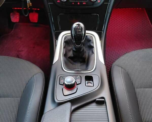 Серый Опель Инсигния, объемом двигателя 2 л и пробегом 238 тыс. км за 8100 $, фото 14 на Automoto.ua