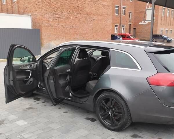 Серый Опель Инсигния, объемом двигателя 2 л и пробегом 290 тыс. км за 7999 $, фото 4 на Automoto.ua