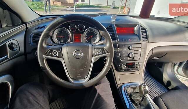 Серый Опель Инсигния, объемом двигателя 2 л и пробегом 292 тыс. км за 6700 $, фото 6 на Automoto.ua
