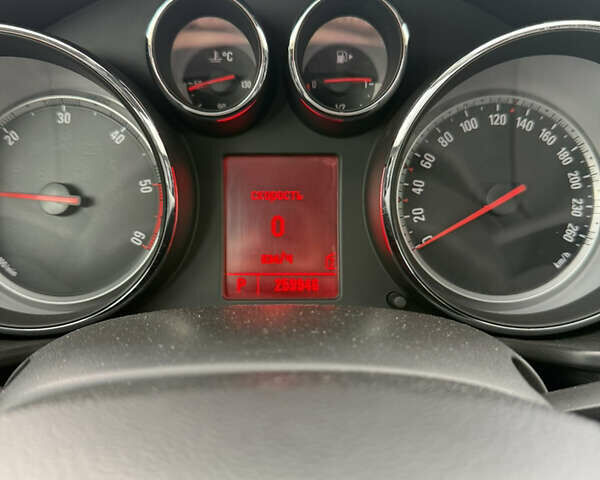 Сірий Опель Інсігнія, об'ємом двигуна 2 л та пробігом 260 тис. км за 7200 $, фото 10 на Automoto.ua