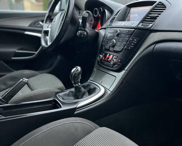 Серый Опель Инсигния, объемом двигателя 1.96 л и пробегом 279 тыс. км за 5999 $, фото 19 на Automoto.ua