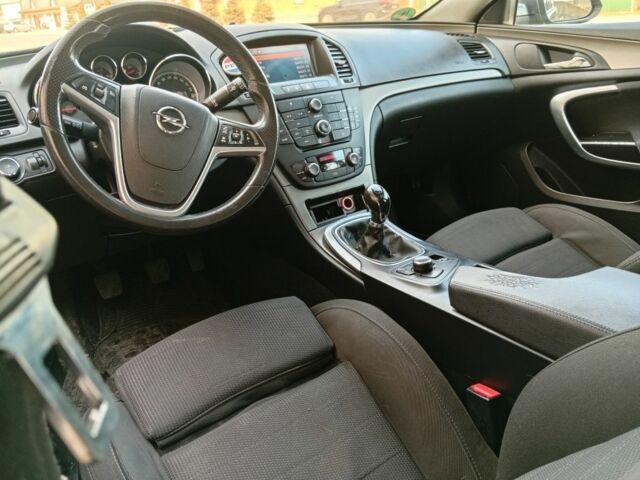 Серый Опель Инсигния, объемом двигателя 2 л и пробегом 412 тыс. км за 3200 $, фото 5 на Automoto.ua