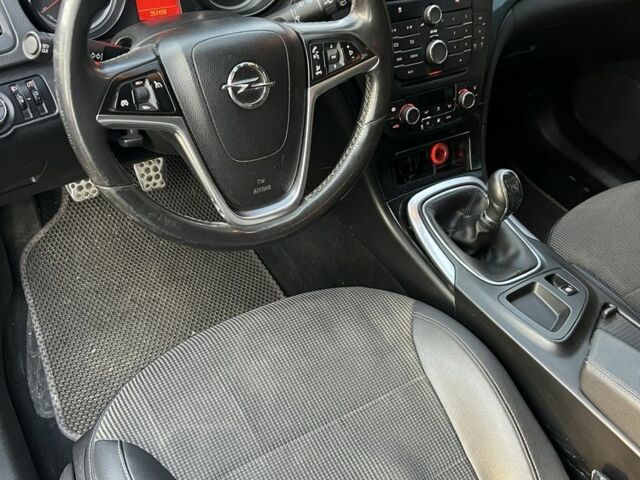 Серый Опель Инсигния, объемом двигателя 2 л и пробегом 357 тыс. км за 6500 $, фото 7 на Automoto.ua