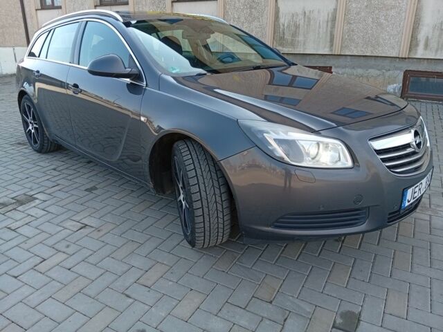 Серый Опель Инсигния, объемом двигателя 2 л и пробегом 412 тыс. км за 3200 $, фото 2 на Automoto.ua