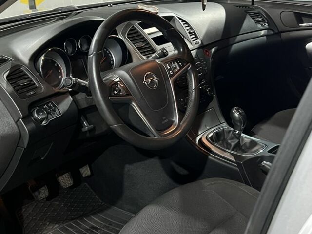 Серый Опель Инсигния, объемом двигателя 1.8 л и пробегом 159 тыс. км за 7999 $, фото 7 на Automoto.ua