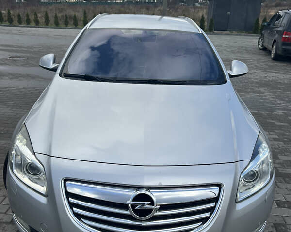 Сірий Опель Інсігнія, об'ємом двигуна 2 л та пробігом 260 тис. км за 8000 $, фото 1 на Automoto.ua