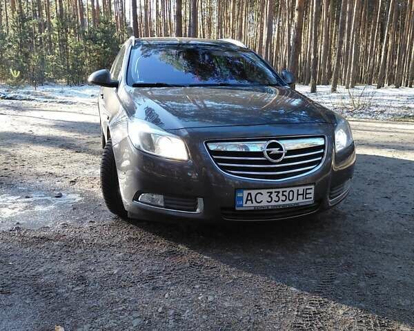 Серый Опель Инсигния, объемом двигателя 2 л и пробегом 238 тыс. км за 8100 $, фото 1 на Automoto.ua
