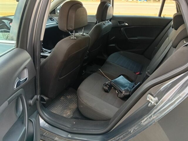 Серый Опель Инсигния, объемом двигателя 2 л и пробегом 412 тыс. км за 3200 $, фото 6 на Automoto.ua