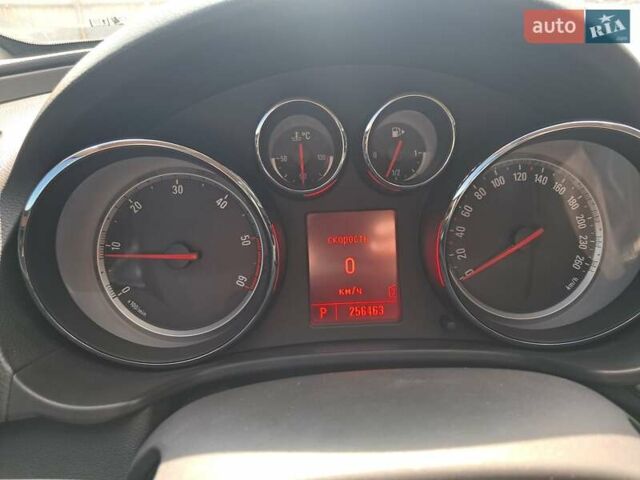 Серый Опель Инсигния, объемом двигателя 1.96 л и пробегом 256 тыс. км за 7800 $, фото 1 на Automoto.ua