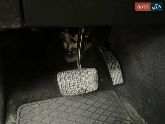 Серый Опель Инсигния, объемом двигателя 1.96 л и пробегом 300 тыс. км за 9200 $, фото 6 на Automoto.ua