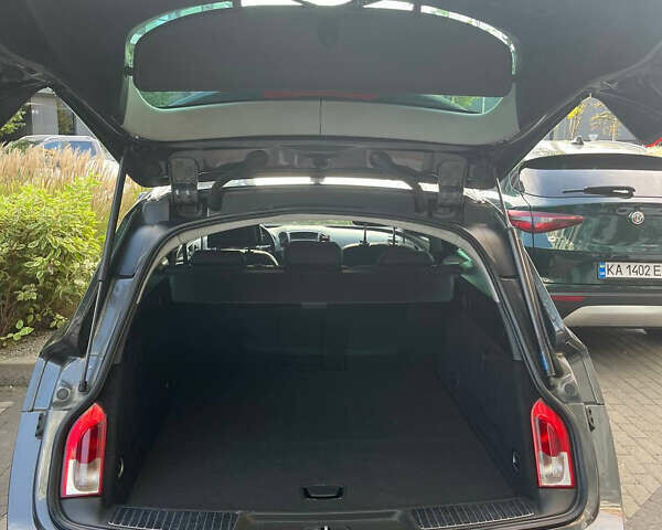 Серый Опель Инсигния, объемом двигателя 1.96 л и пробегом 310 тыс. км за 8200 $, фото 5 на Automoto.ua