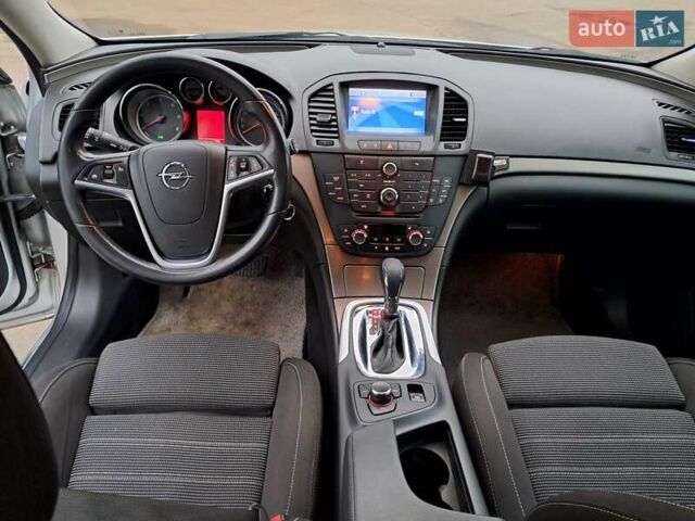 Серый Опель Инсигния, объемом двигателя 1.96 л и пробегом 304 тыс. км за 7200 $, фото 3 на Automoto.ua
