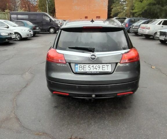 Опель Инсигния 2010 в Вознесенске на Automoto.ua Серый Опель Инсигния, объемом двигателя 2 л и пробегом 270 тыс. км за 8700 $, фото 2 на Automoto.ua