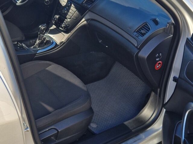 Серый Опель Инсигния, объемом двигателя 2 л и пробегом 292 тыс. км за 6700 $, фото 6 на Automoto.ua