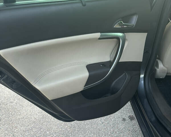 Серый Опель Инсигния, объемом двигателя 1.96 л и пробегом 320 тыс. км за 6999 $, фото 5 на Automoto.ua