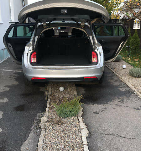 Серый Опель Инсигния, объемом двигателя 2 л и пробегом 260 тыс. км за 8000 $, фото 5 на Automoto.ua