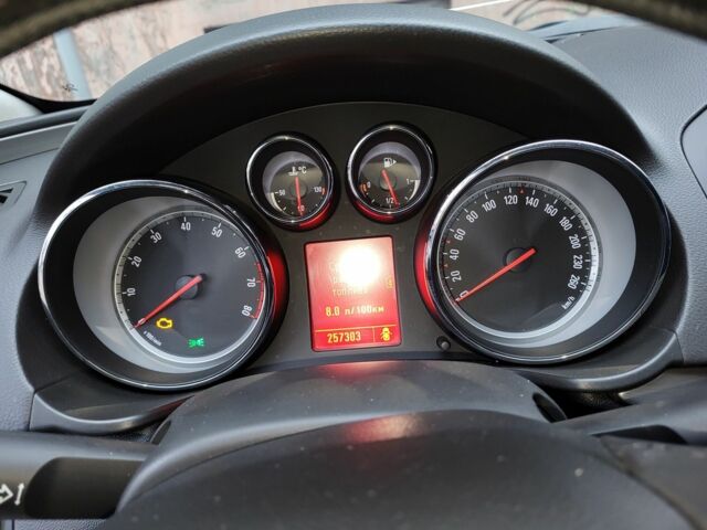 Сірий Опель Інсігнія, об'ємом двигуна 2 л та пробігом 276 тис. км за 6500 $, фото 3 на Automoto.ua