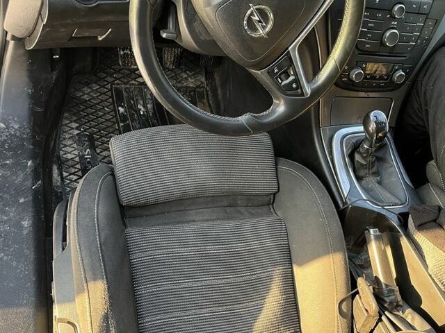 Серый Опель Инсигния, объемом двигателя 2 л и пробегом 200 тыс. км за 5700 $, фото 4 на Automoto.ua