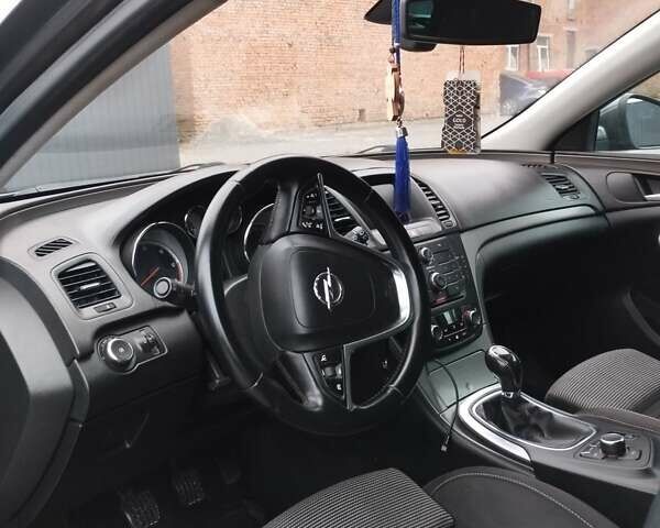 Серый Опель Инсигния, объемом двигателя 2 л и пробегом 290 тыс. км за 7999 $, фото 7 на Automoto.ua