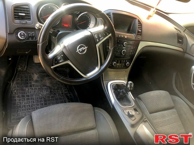 Серый Опель Инсигния, объемом двигателя 2 л и пробегом 230 тыс. км за 7000 $, фото 4 на Automoto.ua