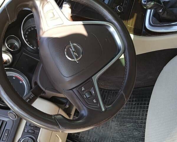 Серый Опель Инсигния, объемом двигателя 2 л и пробегом 194 тыс. км за 7500 $, фото 4 на Automoto.ua