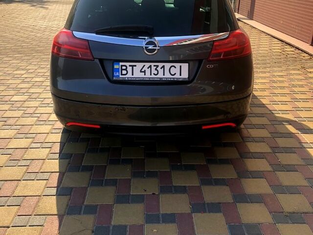 Серый Опель Инсигния, объемом двигателя 2 л и пробегом 220 тыс. км за 6500 $, фото 3 на Automoto.ua