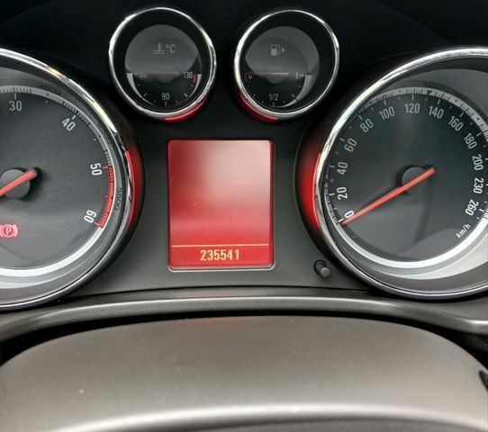 Сірий Опель Інсігнія, об'ємом двигуна 1.96 л та пробігом 238 тис. км за 8000 $, фото 28 на Automoto.ua