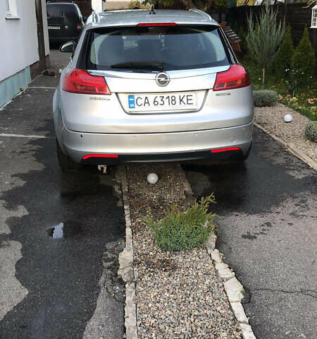 Серый Опель Инсигния, объемом двигателя 2 л и пробегом 260 тыс. км за 8000 $, фото 1 на Automoto.ua