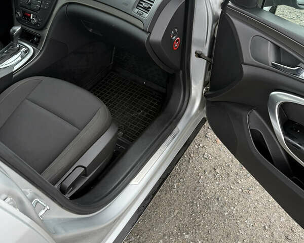 Серый Опель Инсигния, объемом двигателя 2 л и пробегом 260 тыс. км за 6700 $, фото 8 на Automoto.ua