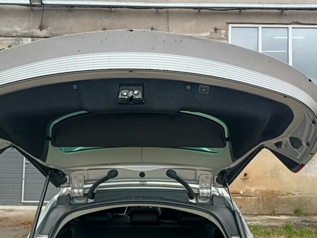 Серый Опель Инсигния, объемом двигателя 2 л и пробегом 238 тыс. км за 8400 $, фото 10 на Automoto.ua