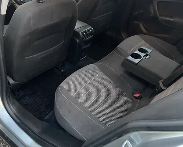 Сірий Опель Інсігнія, об'ємом двигуна 1.96 л та пробігом 301 тис. км за 6500 $, фото 10 на Automoto.ua