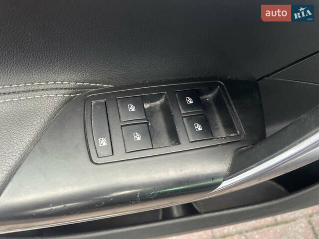 Серый Опель Инсигния, объемом двигателя 1.96 л и пробегом 300 тыс. км за 9200 $, фото 5 на Automoto.ua