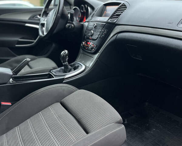 Серый Опель Инсигния, объемом двигателя 1.96 л и пробегом 279 тыс. км за 5999 $, фото 18 на Automoto.ua