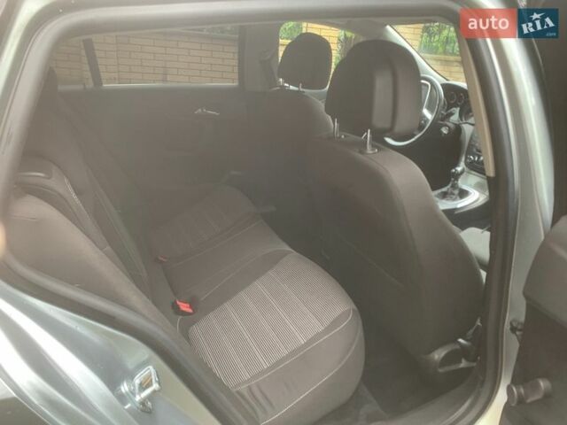 Серый Опель Инсигния, объемом двигателя 1.96 л и пробегом 310 тыс. км за 6000 $, фото 6 на Automoto.ua