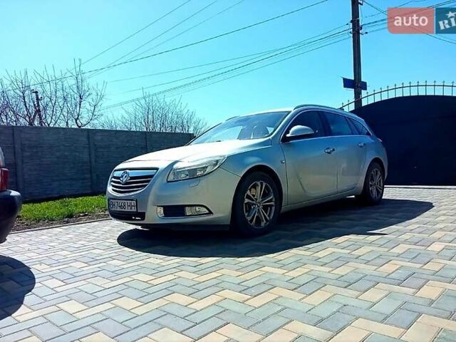 Серый Опель Инсигния, объемом двигателя 2 л и пробегом 999 тыс. км за 7500 $, фото 3 на Automoto.ua