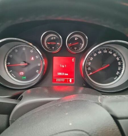 Серый Опель Инсигния, объемом двигателя 1.8 л и пробегом 222 тыс. км за 6999 $, фото 11 на Automoto.ua