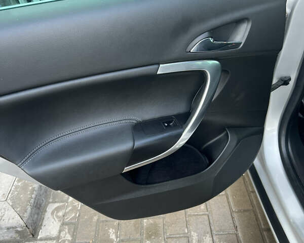 Сірий Опель Інсігнія, об'ємом двигуна 2 л та пробігом 260 тис. км за 8000 $, фото 20 на Automoto.ua