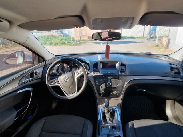 Серый Опель Инсигния, объемом двигателя 2 л и пробегом 292 тыс. км за 6700 $, фото 4 на Automoto.ua