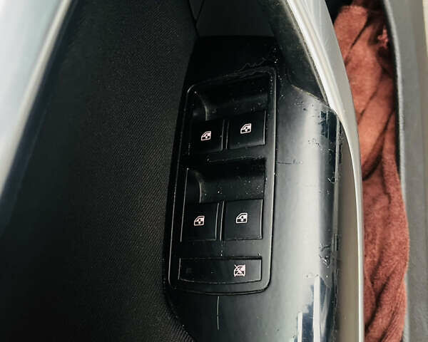 Сірий Опель Інсігнія, об'ємом двигуна 1.96 л та пробігом 323 тис. км за 8200 $, фото 45 на Automoto.ua