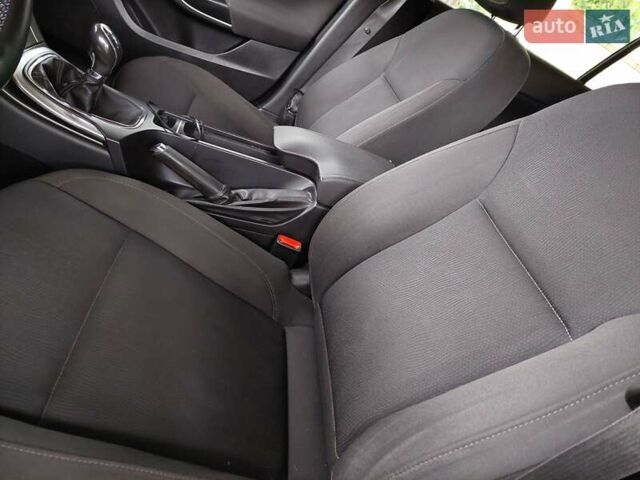 Серый Опель Инсигния, объемом двигателя 2 л и пробегом 277 тыс. км за 7999 $, фото 17 на Automoto.ua