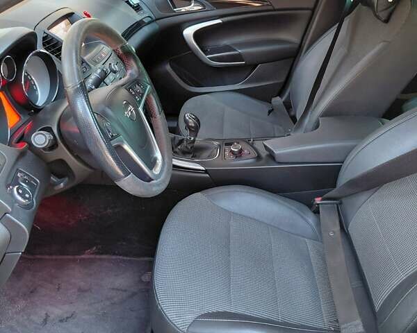 Серый Опель Инсигния, объемом двигателя 2 л и пробегом 238 тыс. км за 8100 $, фото 16 на Automoto.ua