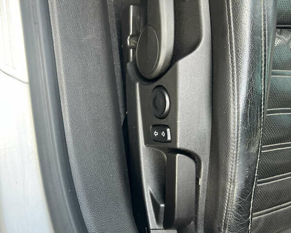 Сірий Опель Інсігнія, об'ємом двигуна 2 л та пробігом 260 тис. км за 8000 $, фото 16 на Automoto.ua