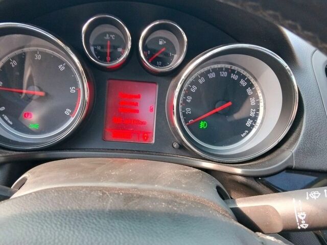Сірий Опель Інсігнія, об'ємом двигуна 2 л та пробігом 328 тис. км за 7000 $, фото 11 на Automoto.ua