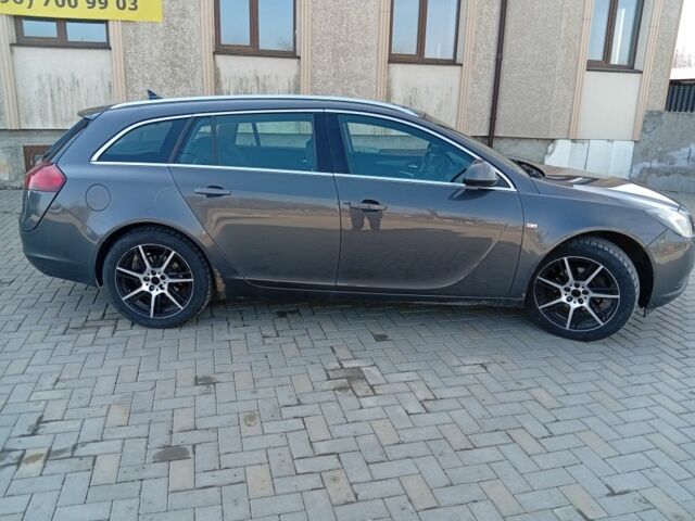 Серый Опель Инсигния, объемом двигателя 2 л и пробегом 412 тыс. км за 3200 $, фото 3 на Automoto.ua